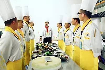 以廚政管理為本，以菜品研發(fā)為心——現(xiàn)代國際餐飲管理的核心驅(qū)動(dòng)